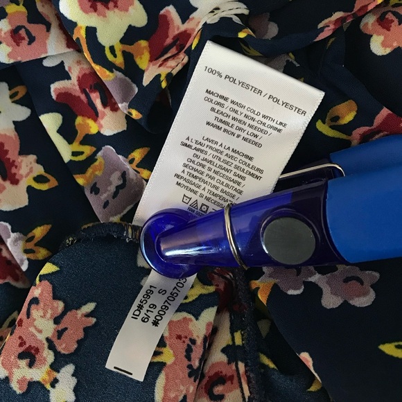 🔴 4/$15 EXPRESS Women’s S Portofino Slim Multi Floral Print Loop LS Blouse EUC - Picture 16 of 16